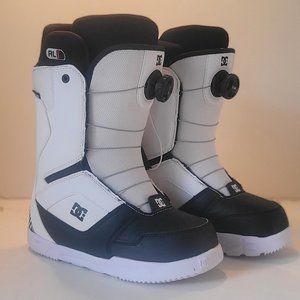 Men's size 7 DC BOA snowboarding boots
